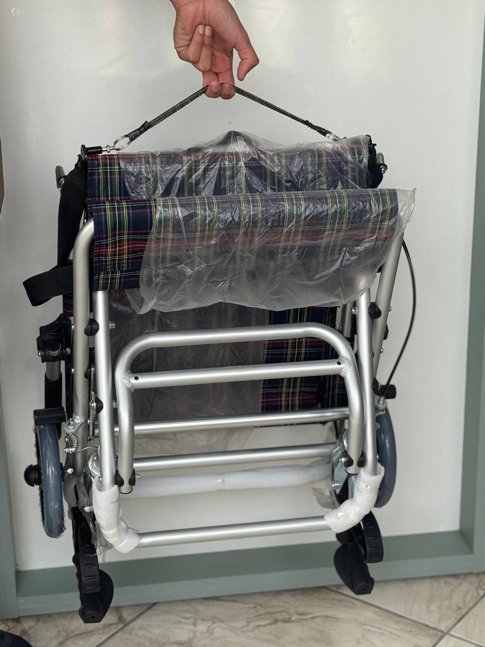 كرسي نقل المرضى خفيف وقابل للطي