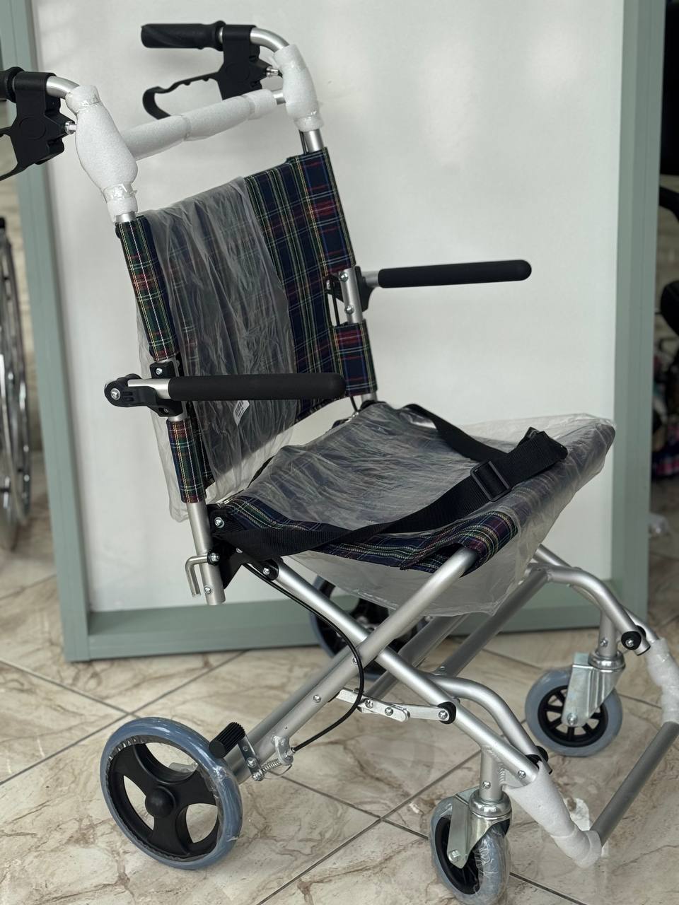 كرسي نقل المرضى خفيف وقابل للطي